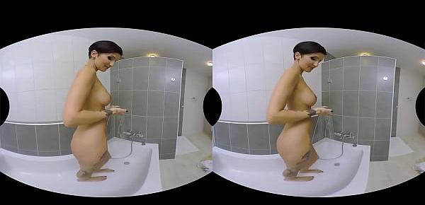  Gabrielle Gucci is one kinky babe in virtual reality